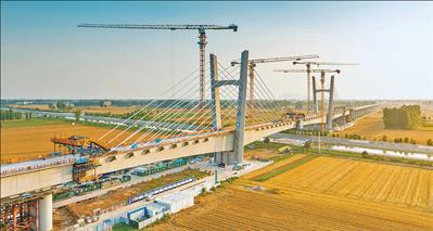 云操盘 雄忻高铁跨南水北调矮塔斜拉桥合龙
