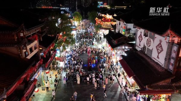 丰云股票 记者返乡Vlog：发现土家小城的揽客密码