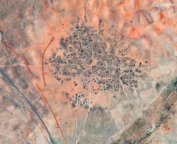 鸿岳资本配资 这里已被屠城，血迹太空可见